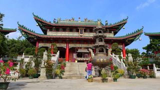 [A06] 國際小鳥天堂、天后廟、雲泉仙館齋宴、頭抽專門店、大埔海濱公園一天團